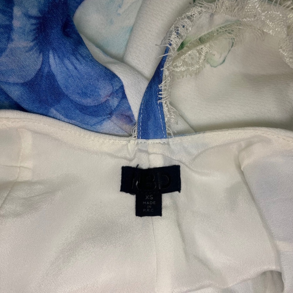 NBD White Blue Floral Watercolor Halter Lace Open Back Romper XS - Picture 7 of 8